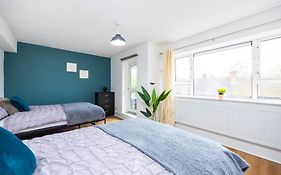 Excel O2 Stunning Large 3 Bedroom Apartment With Balcony