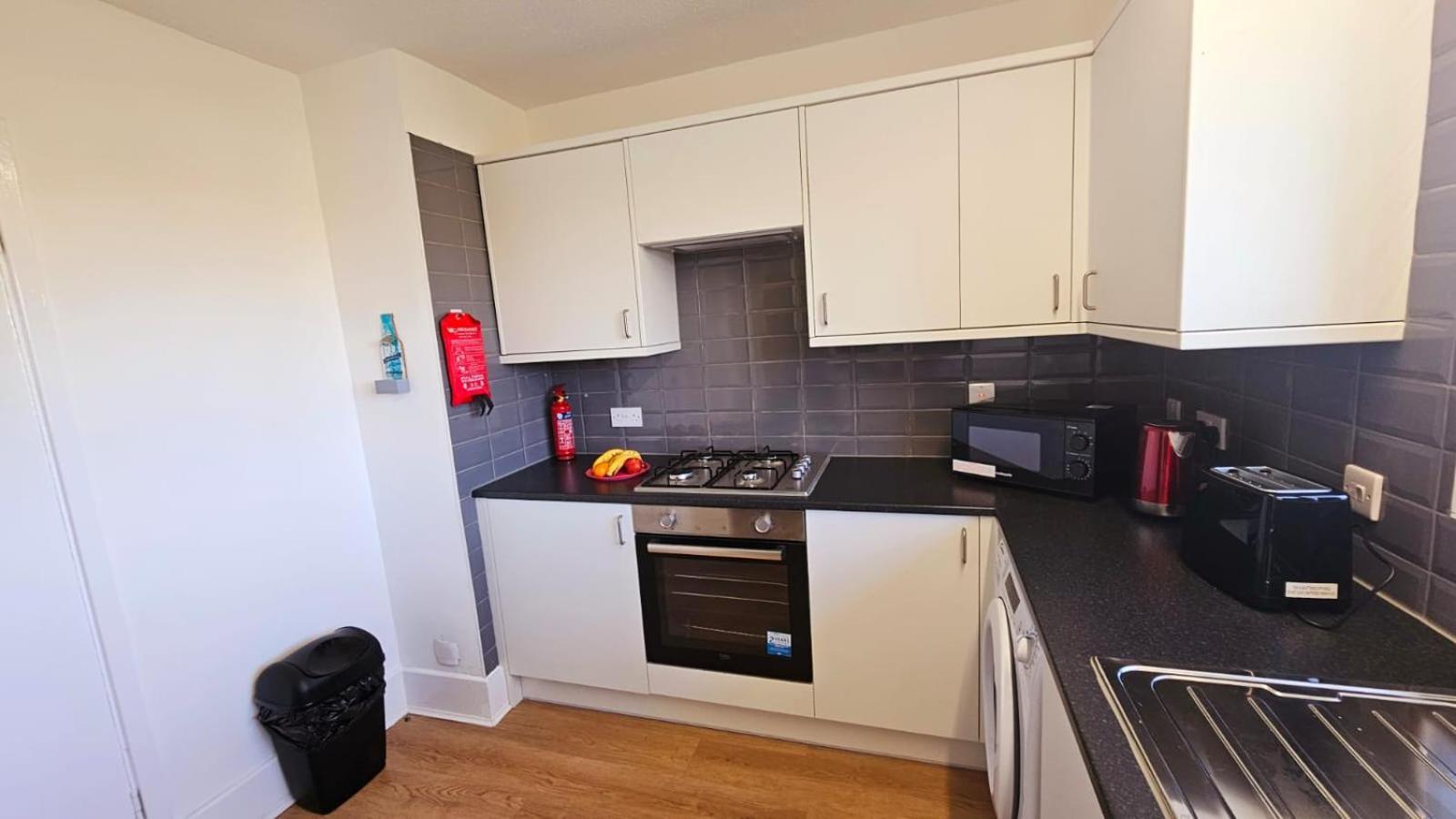 Excel O2 Stunning Large 3 Bedroom Apartment With Balcony London Exterior photo