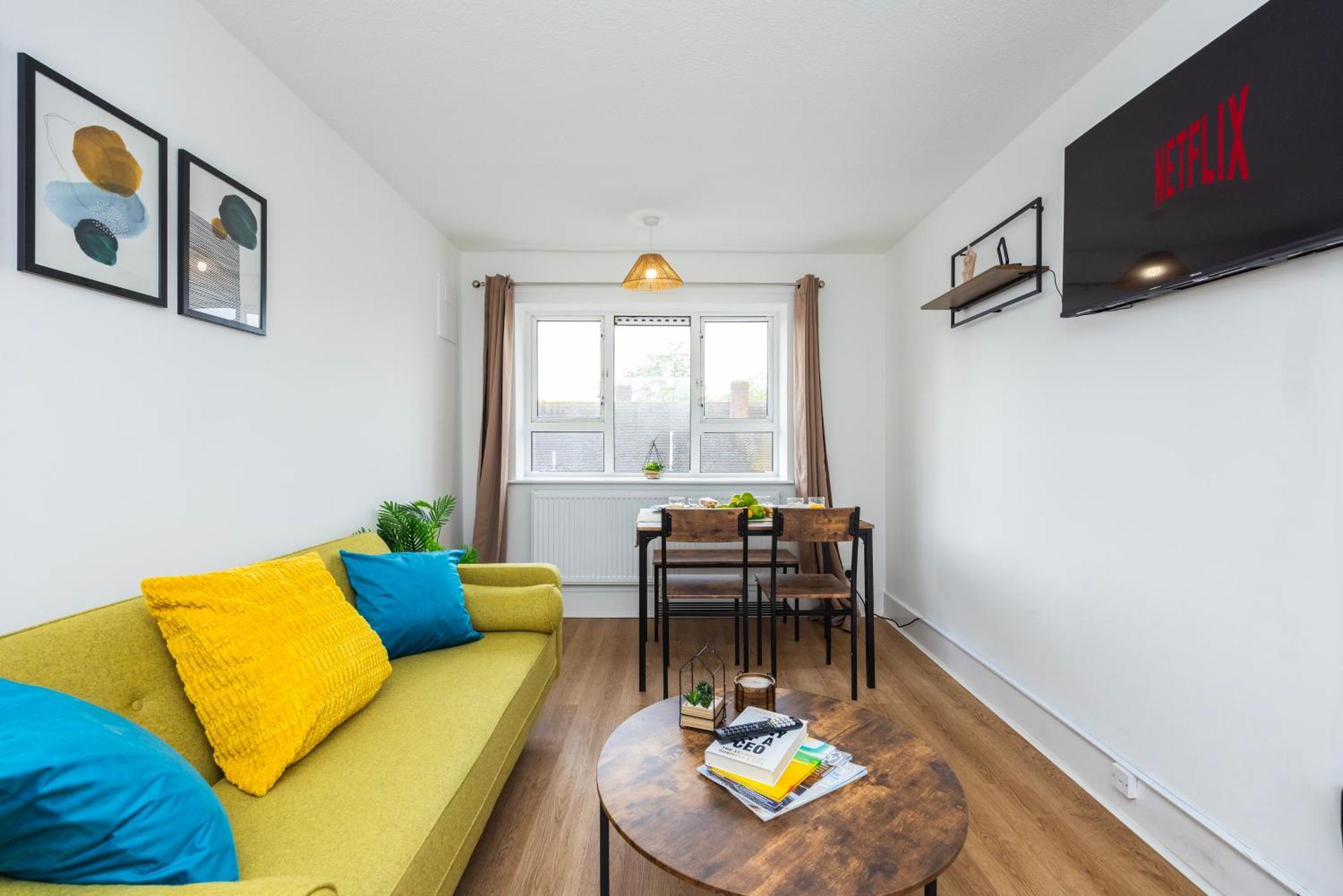 Excel O2 Stunning Large 3 Bedroom Apartment With Balcony London Exterior photo
