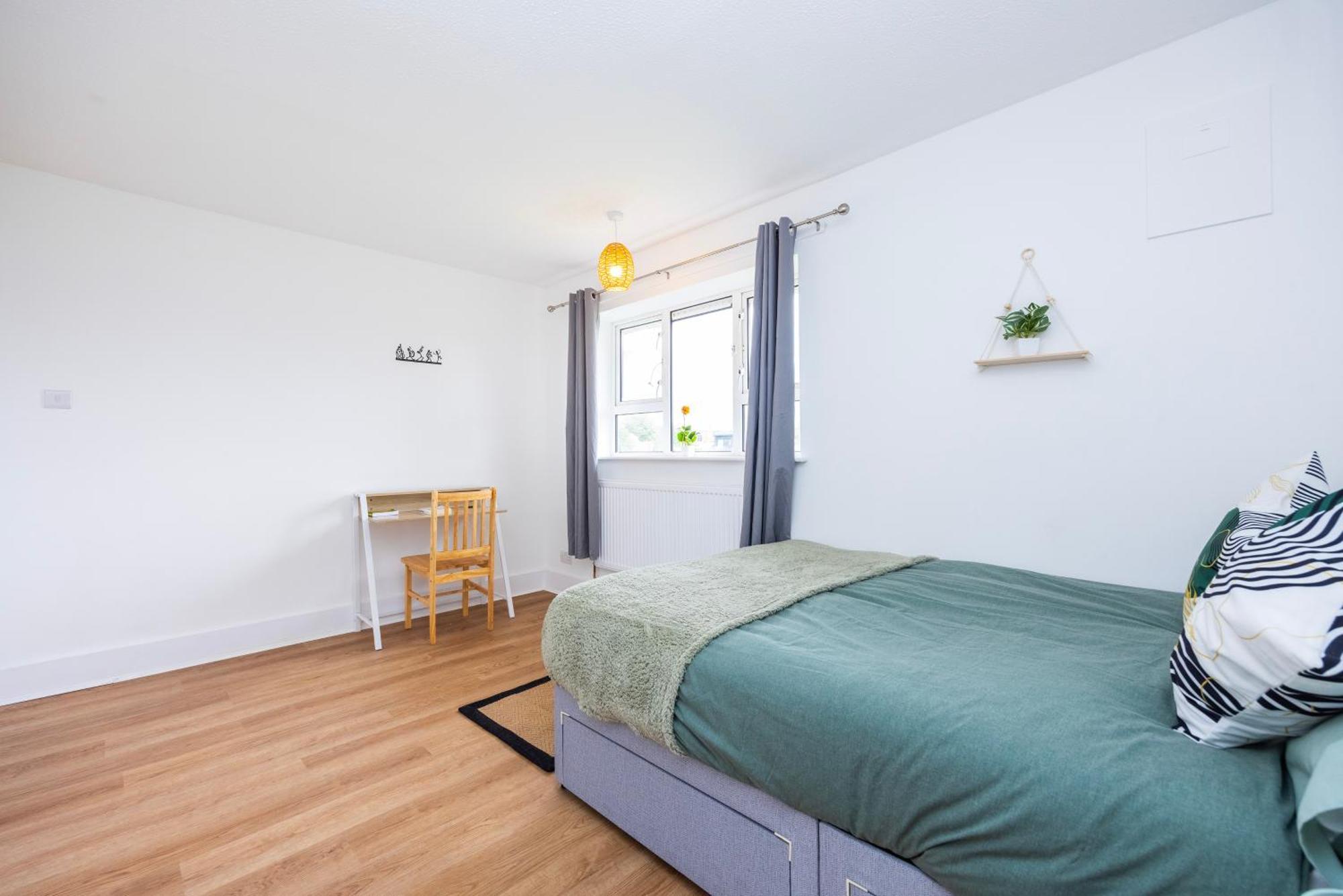 Excel O2 Stunning Large 3 Bedroom Apartment With Balcony London Exterior photo