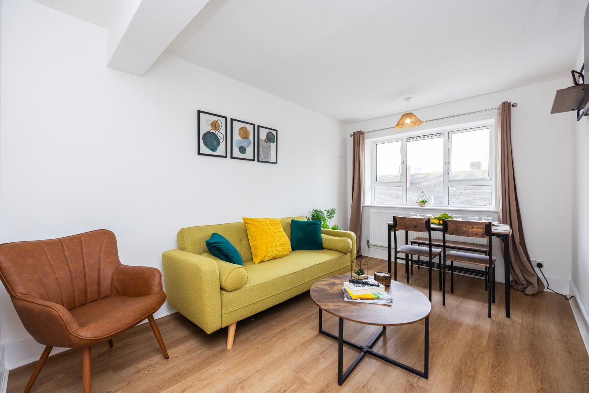 Excel O2 Stunning Large 3 Bedroom Apartment With Balcony London Exterior photo